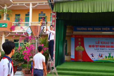 Cô và trò Trường Tiểu học Hải Xuân tranh tài tại Đại hội TDTT ngành Giáo dục xã Hải Xuân lần thứ I